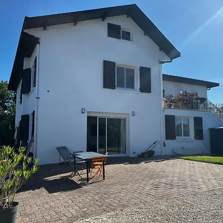 Apartment Cosy Rez-de-jardin A 15 Min Des Plages