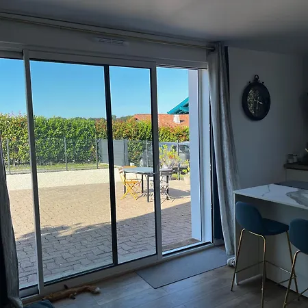 Cosy Rez-de-jardin A 15 Min Des Plages Apartment *